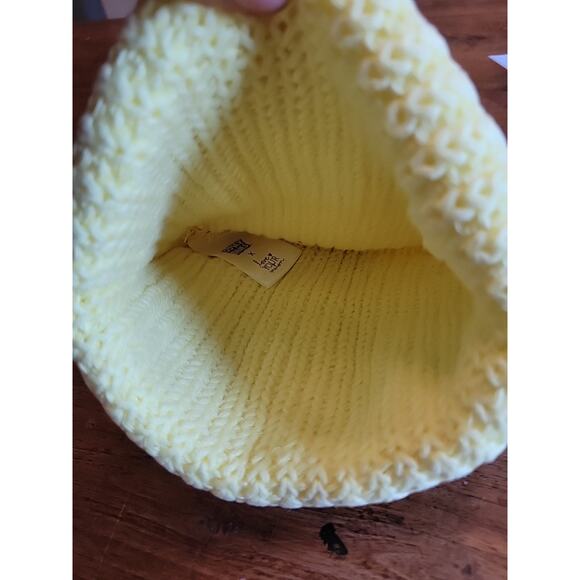 Rare Love Your Melon Yellow Tweety Bird Adult Beanie With Pom New - Picture 6 of 7